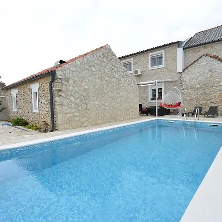 Villa With Private Pool And Jacuzzy *