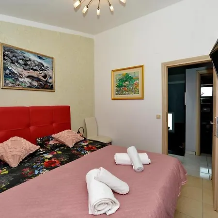 Villa With Private Pool And Jacuzzy