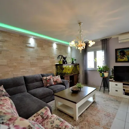 Villa With Private Pool And Jacuzzy