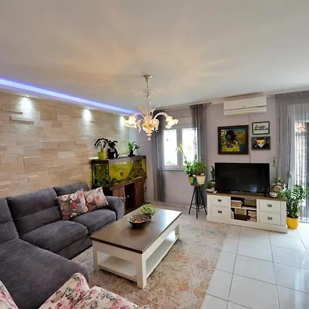 Villa With Private Pool And Jacuzzy *